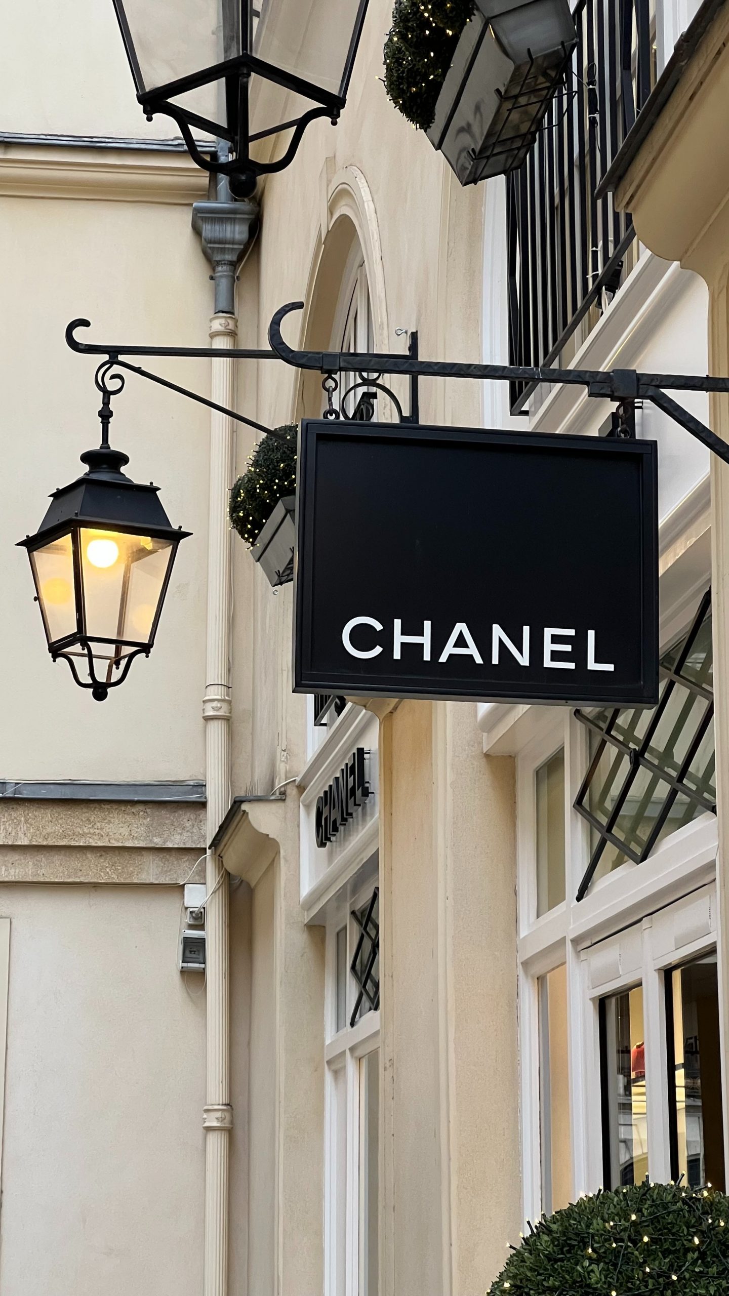 chanel luxury exclusivity store